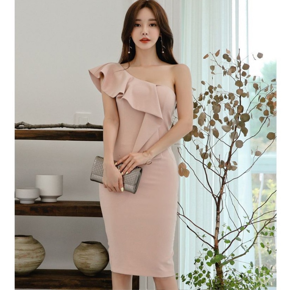 Elegant Pink One-Shoulder Dress
